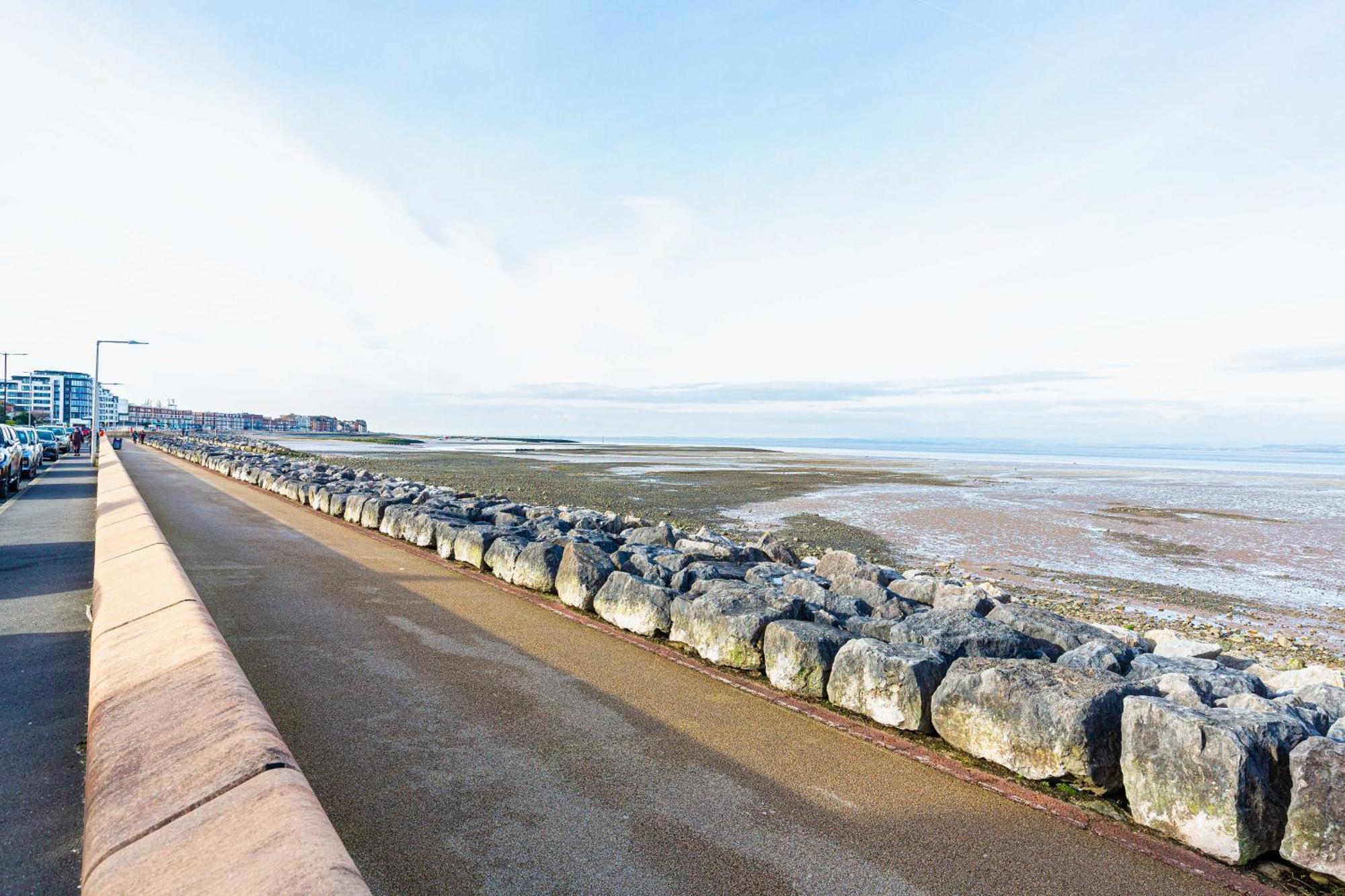 Seafront Apartment - Sleeps 6 - Gateway To The Lake District - Brand New Morecambe Exteriér fotografie